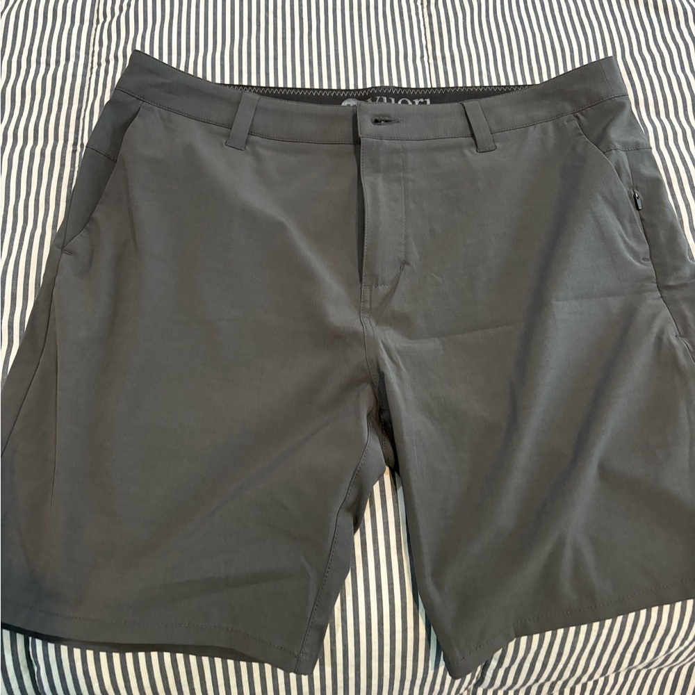 Vuori Aim Shorts 33 NWOT